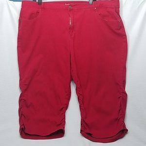 Jamie Nicole Womans Red Capris Pre Owned Size 22